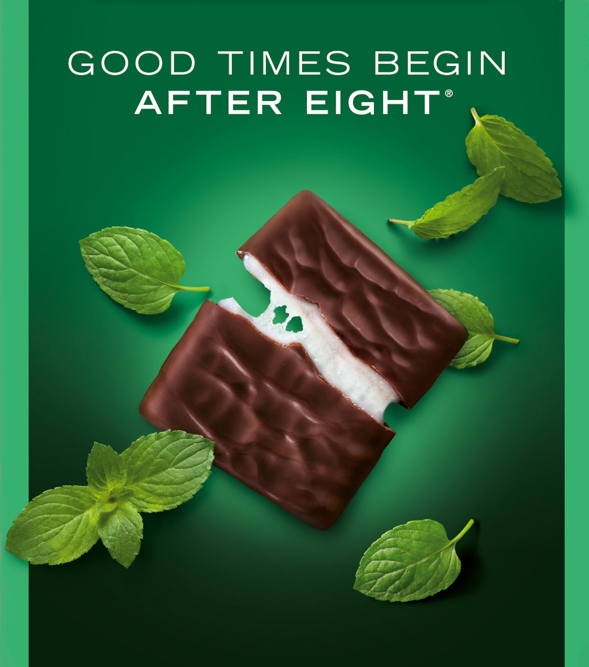 After Eight mint chocolate with a creamy filling and fresh mint — foodstyling by Nils Grapentin