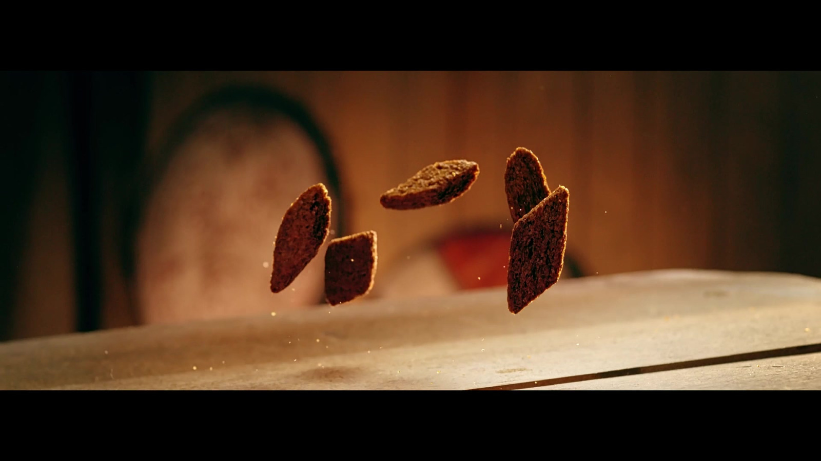 Grenki – Crisp bread in motion and salmon close-up