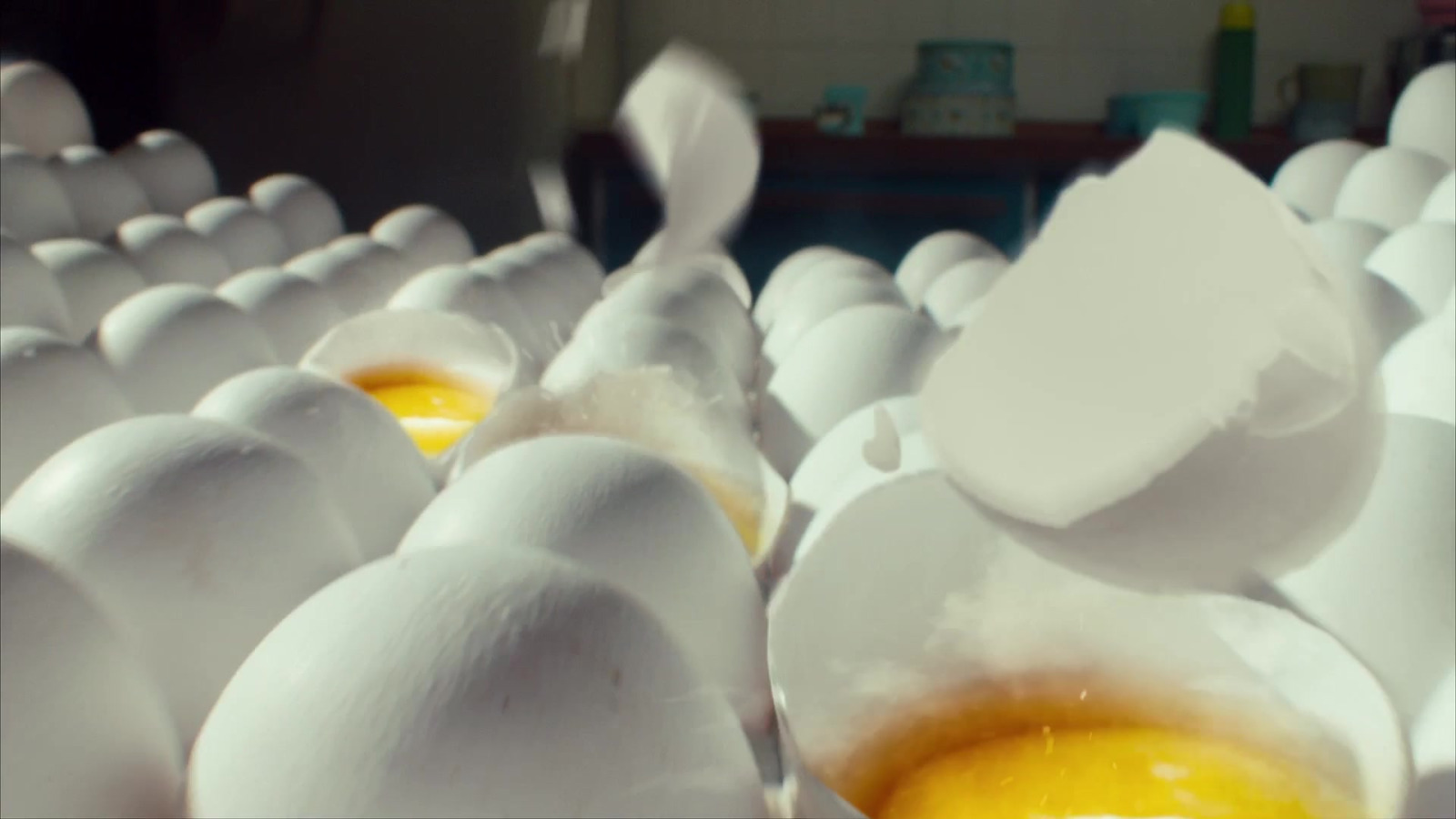 Food Network · Kitchen App – Cracking eggs, steaming pan and colourful food being plated