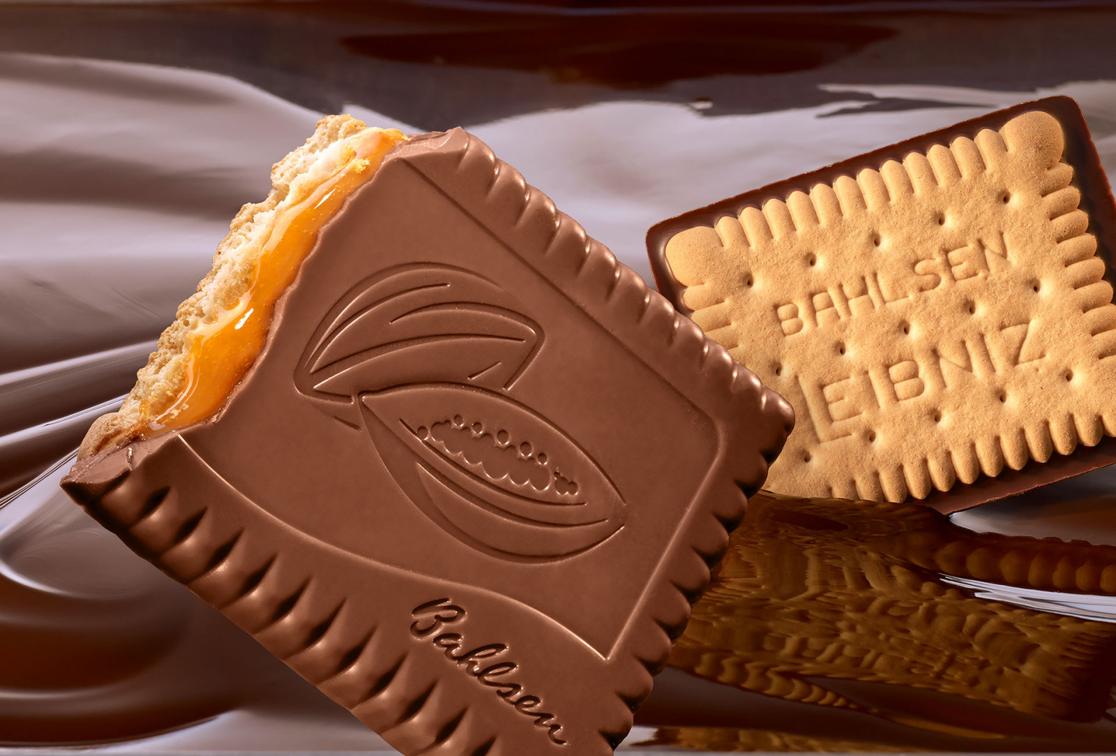 Close-up of Bahlsen Leibniz biscuits coated in chocolate, with a glossy caramel filling.